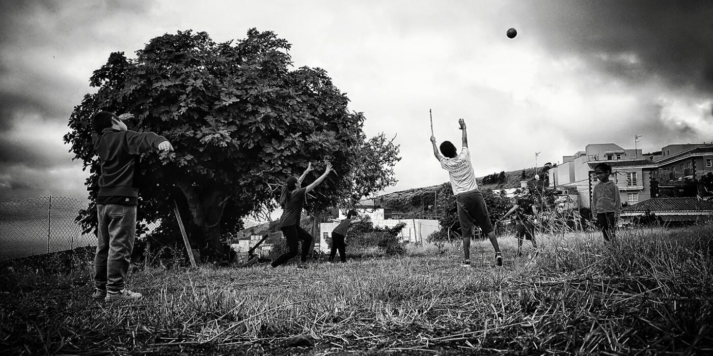JUGANDO